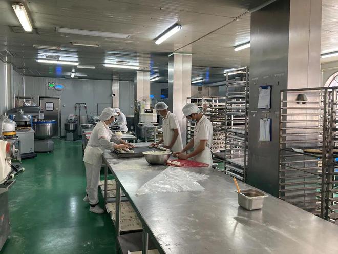 青浦18家食品生產(chǎn)企業(yè)有序復(fù)工，市場(chǎng)監(jiān)管多舉措筑牢食品安全防線